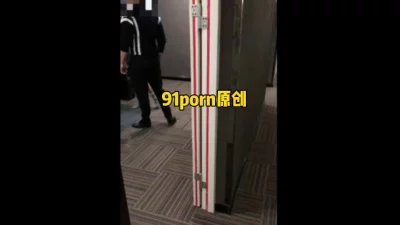 一镜到底！老婆和单男偷情干柴烈火疯狂做爱太刺激了