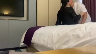 少妇趁老公上班约炮友偷情内射怀孕