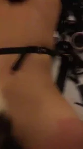 后入肛塞鞭打调教骚女