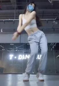 老板家3p反差俏皮女友