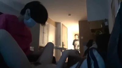现在女孩好开放！无视男友兄弟娇喘呻吟勾引玩3P
