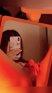 济南历下艺术学院学姐对镜自拍，学姐简洁可约