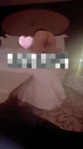 黑丝娇妻和两个单男的4p