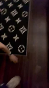 调教准大一小母狗爬行