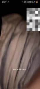 网调聊骚拉丝妹妹用粉嫩的小脚丫踩你
