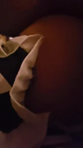 贵在真实，刚刚录完，后入打桩小女仆嫩妹，直接给干出血了。