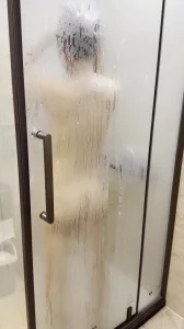 老婆洗澡朦胧美