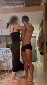 娇妻跪舔单男肉棒