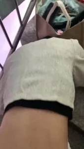 人妻安全通道偷情，舒服了忍不住叫出声