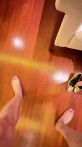 [原创]体制内母狗穿RV高跟被玩弄，舔逼、震动棒、最后被抽插到瘫软