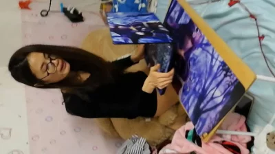 三八节还在工作的眼镜小骚货必须内射用精液奖励她